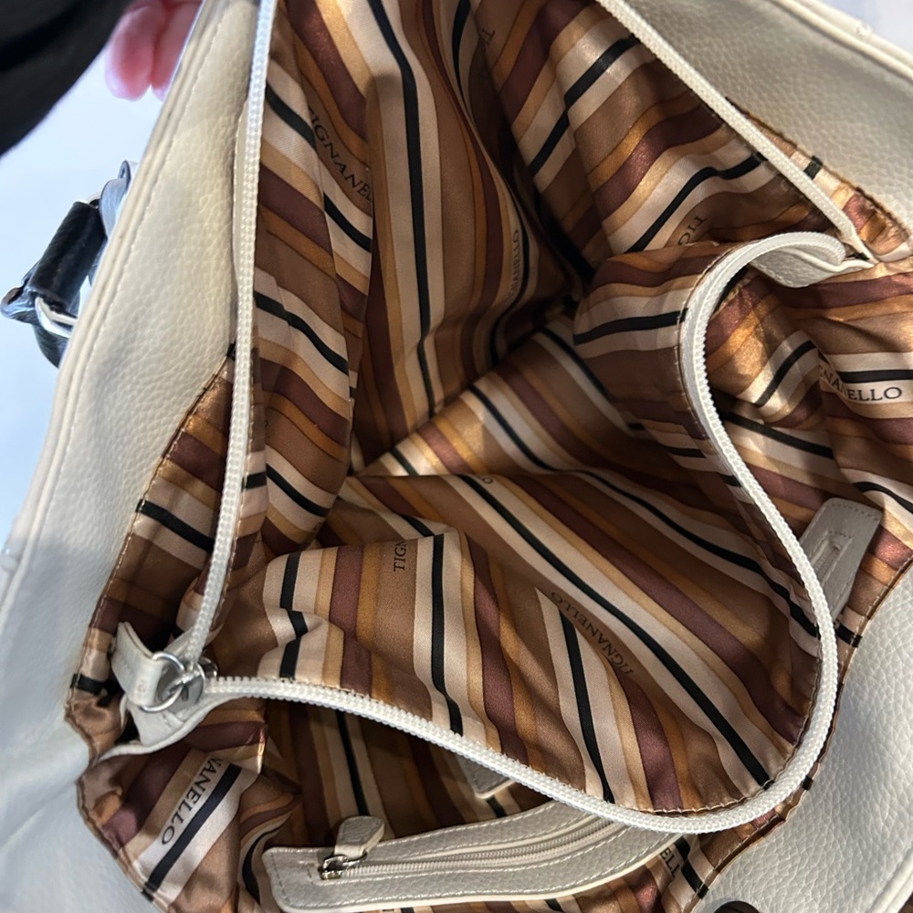 Tignatello white pebbled leather tote bag - Picture 10 of 16